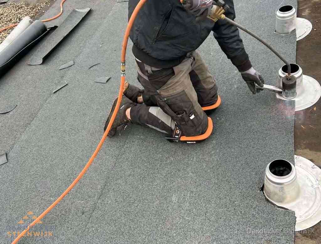 Dakdekker Bitumen Branden Dakdoorvoer Steenwijk