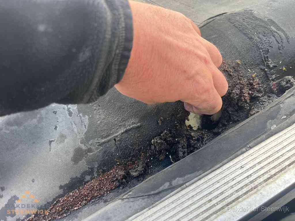 Schade Bitumen Plat Dak Steenwijk
