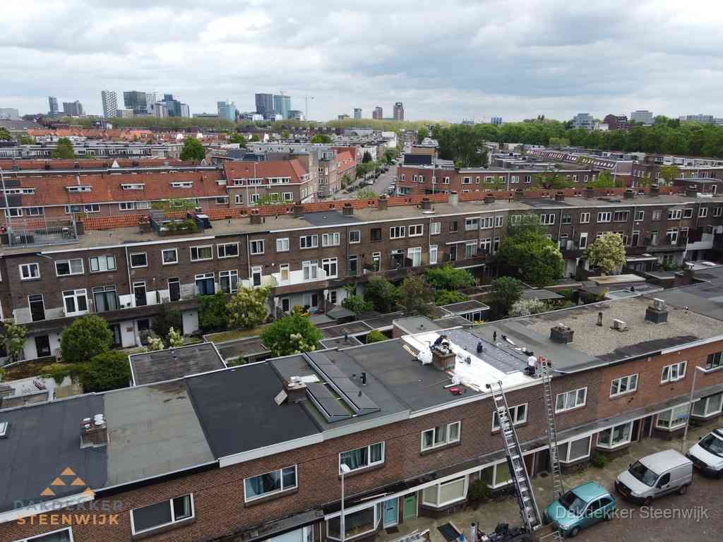 Spoed Dakdekker Woonwijk Steenwijk